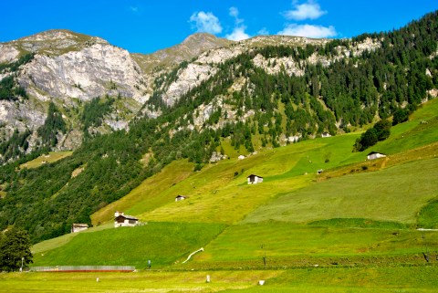 vals lounging hillock